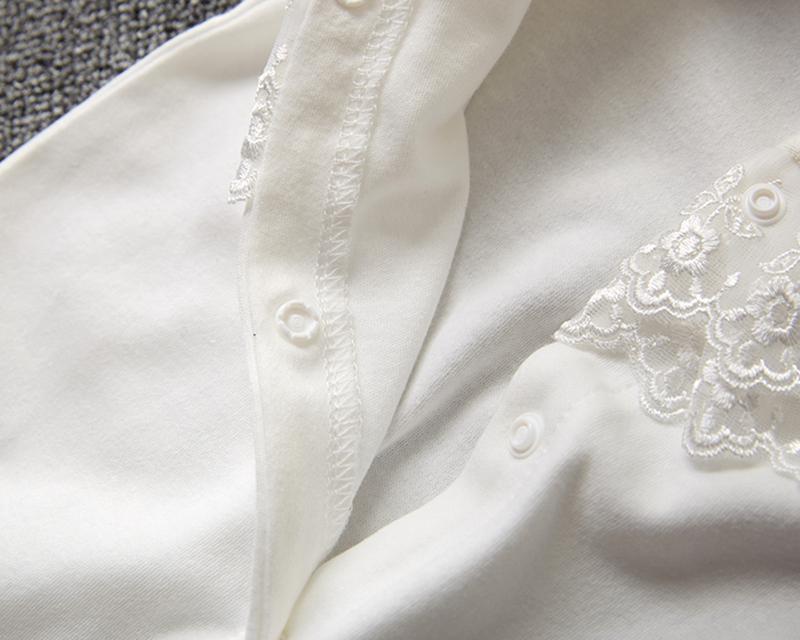 Комплект для новорожденных: черчик и комбинезон. 0+