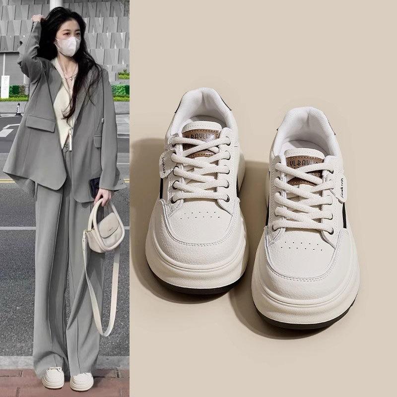 Кожаные белые туфли, женская обувь, весна и лето 2025, новые туфли на толстой подошве, увеличивающие рост, популярная универсальная обувь для спорта и отдыха