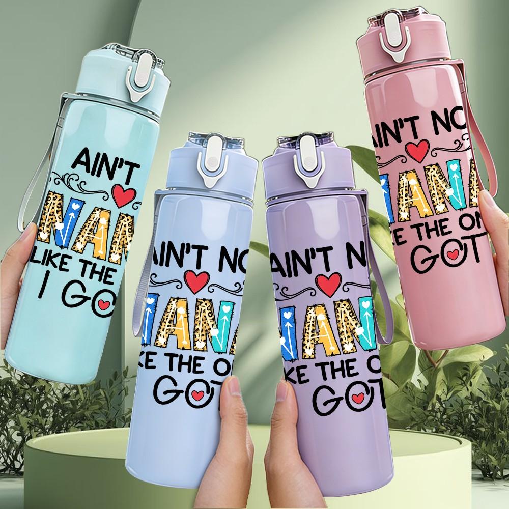 1PC Ain't No Nana Like The One I Got Slogan Print 750ml Color Plastic Sports Water Bottle Leakproof Flip Straw Lid Suitable for Sports Office Home Use
