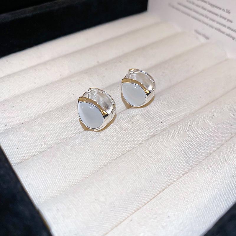 Vintage Steel Teardrop Cat Eye Earrings for Women - Retro, High-End, Versatile Fashion Ear Studs