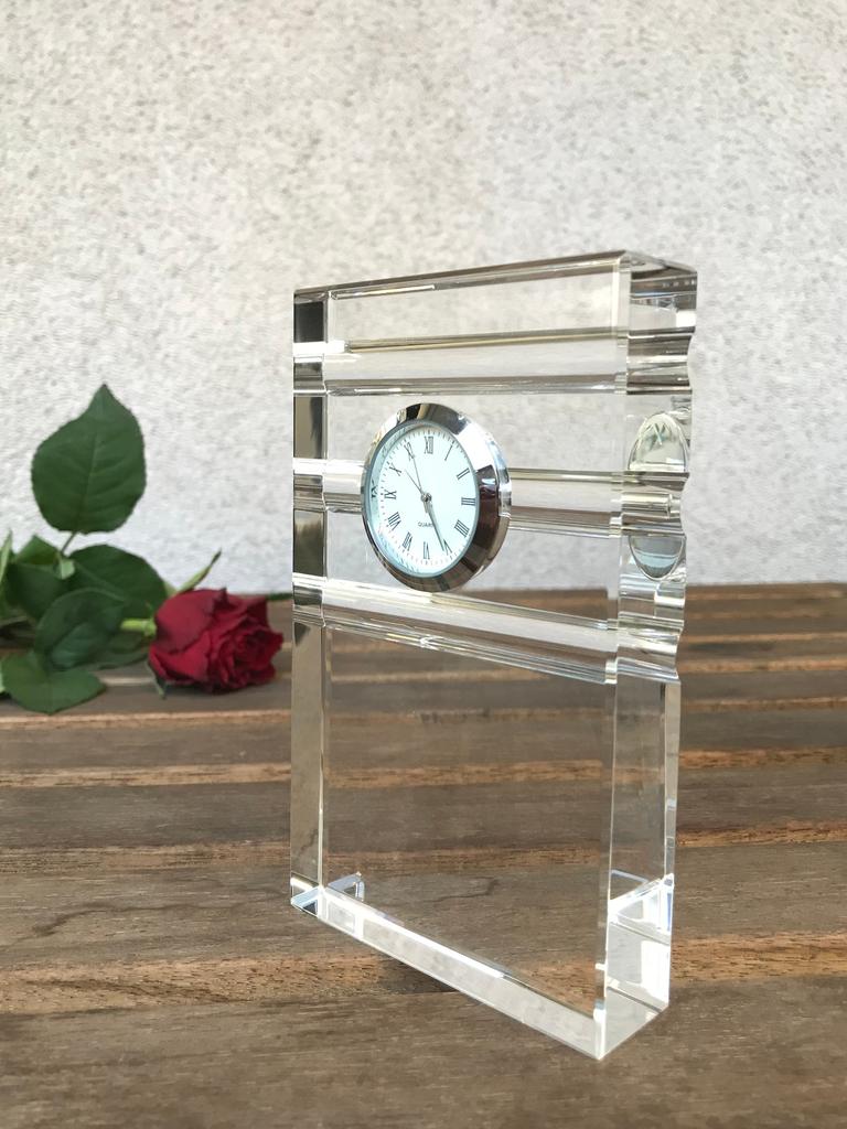 Кавалер-кинг-чарльз-спаниель - стеклянные часы с фотографией, фото собаки в хрустале, персонализированные настольные часы от бренда Art-Dog