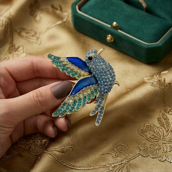 High-End Rhinestone Bird Brooch for Women - Elegant Metal Pin for Suits & Sweaters