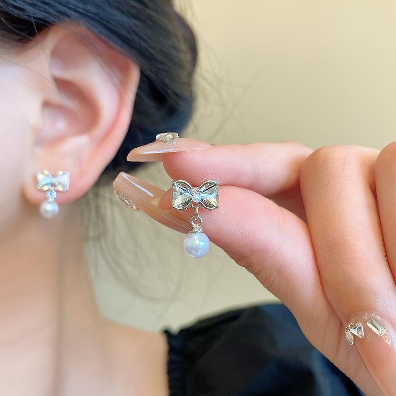 Серебряная игла бант жемчужные пусеты серьги женские легкая роскошь темперамент высококачественные серьги годовая сенсация уникальные серьги