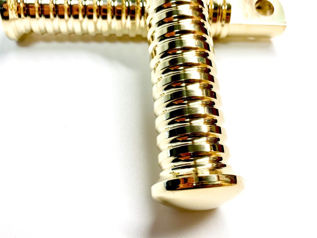 Harley Custom Parts Подножки левые и обработанные детали подножки Davidson [латунь справа] Латунь Латунь/Harley