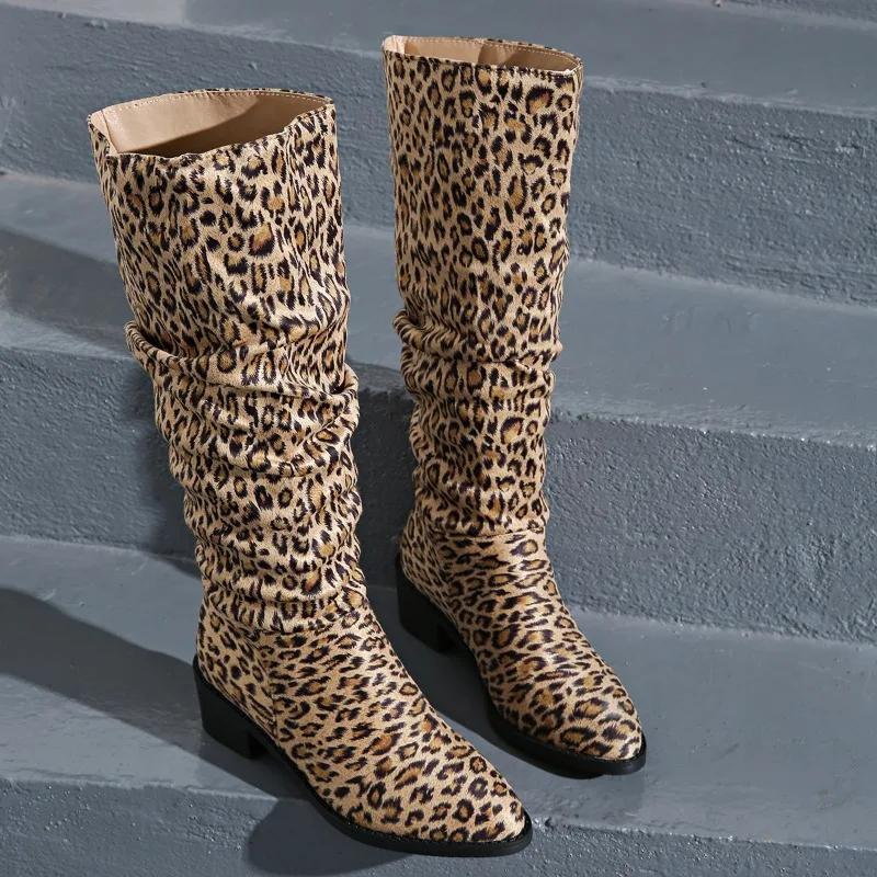 Модные осенне-зимние новые остроносые плиссированные женские ботфорты из искусственной кожи, обувь в стиле ретро на квадратном каблуке до колена, западные ковбойские сапоги с леопардовым принтом
