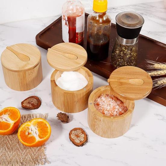 Солонка из бамбука, банка для приправ со встроенными ложками, контейнер для соли для кухни, вращающаяся крышка, коробка для специй для столешницы
