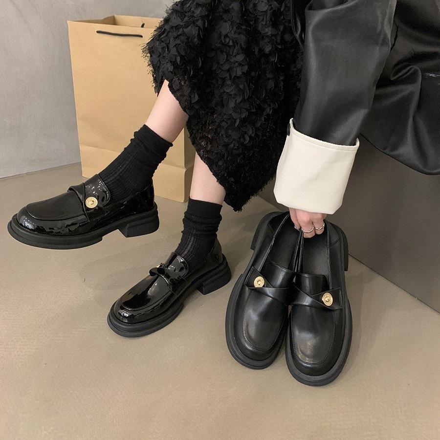 Маленькие кожаные туфли в британском стиле, с высоким чувством, маленькие ароматные туфли из золотой монеты, плюшевые туфли на толстом каблуке, туфли на платформе, женские зимние туфли