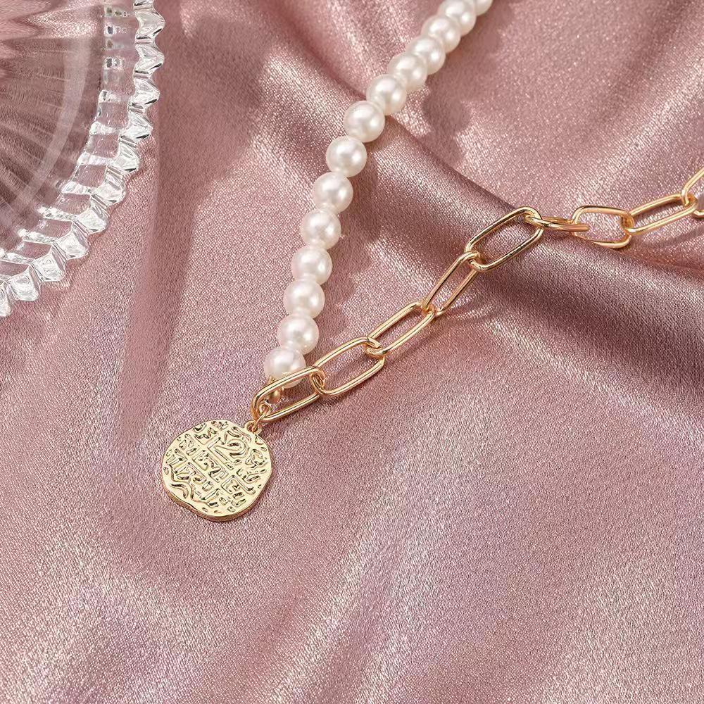 Avant-Garde Irregular Pearl Pendant Clavicle Chain Necklace for Women