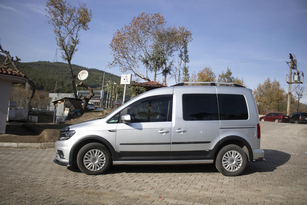Комплект молдингов и расширителей арок 1 дверь, короткая база для Volkswagen Caddy 2015-2020 гг