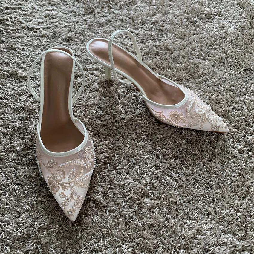 Модные сетчатые вышитые тонкие туфли-лодочки на высоком каблуке женские 2025 лето сексуальные с ремешком на пятке с острым носком туфли для платья женские сандалии