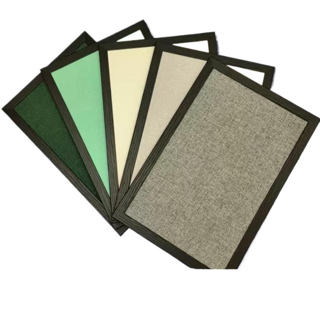 Пробковая доска с бахромой и черной рамкой: Настенный дисплей для фотографий и сообщений на тему детского сада