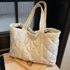 New Niche Design Large Capacity Down Tote Bag Fashionable Commuter Shoulder Bag Handbag Versatile Trendy