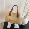 Темперамент простое плетение 2025 лето новая модель в иностранном стиле в этом году популярная корейская версия на плечо через плечо повседневная сумка-тоут