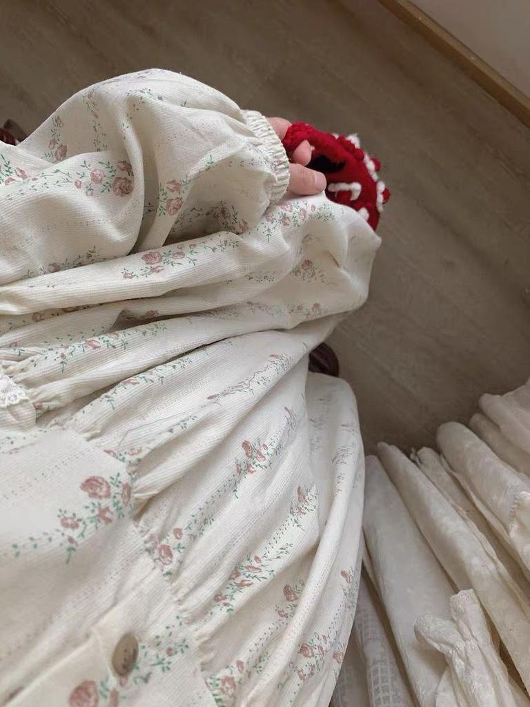 Осеннее вельветовое платье с цветочным принтом 2024: Сладкое кружево, круглый вырез, кружевная вставка, свободный длинный рукав, средней длины для женщин