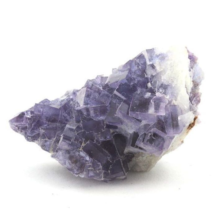 Pierres et Minéraux. Fluorite. 93.90 ct. Saint-Péray, Ardèche, France.