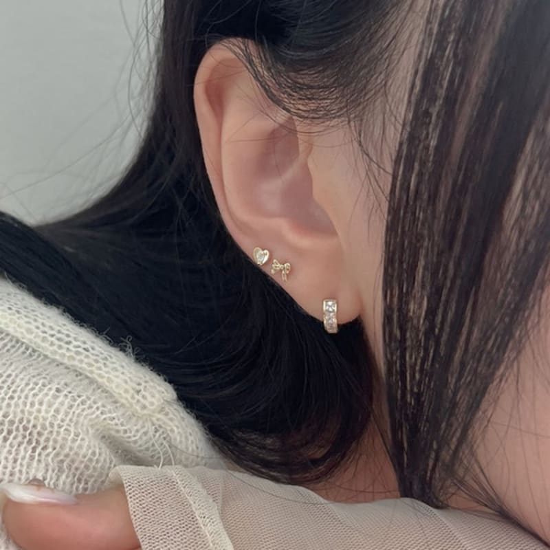 youngglow 14k heart middle cubic piercing