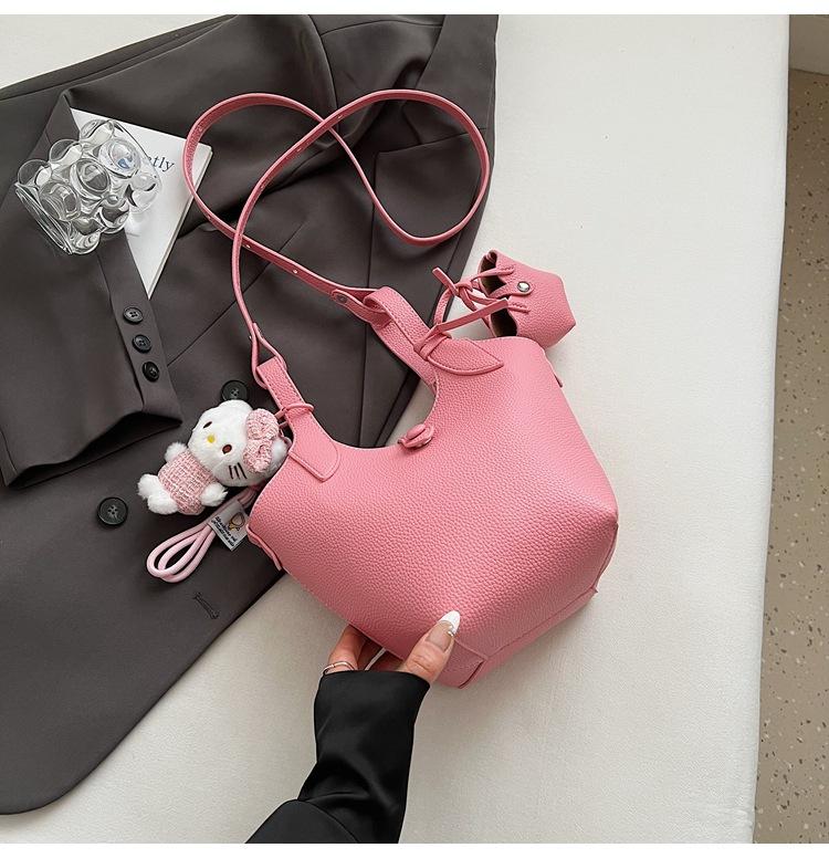 2025 New Spring and Summer Women's Bucket Bag Versatile Classic Vegetable Basket Premium Texture Niche Women's Bag Handbag Bag