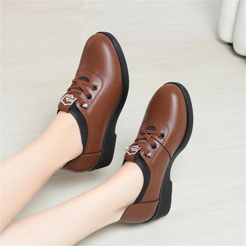 Модные классические туфли из натуральной кожи для женщин с круглым носком, повседневные удобные туфли на танкетке для женщин, весна-осень, рабочая обувь для мам, мягкие