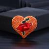 Трансграничная Новая Брошь в форме Персикового Сердца с Полными Бриллиантами Женская Брошь из Сплава со Стразами Темпераментная Универсальная Булавка для Одежды Брошь Фиксация против Света
