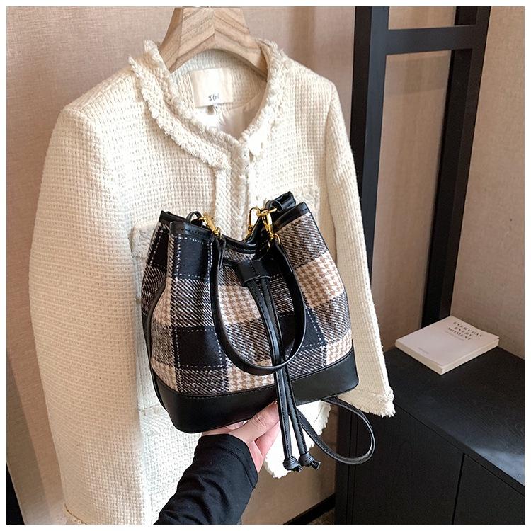 IELGY Женская красная сумка-мешок, большая вместительная сумка через плечо в клетку с текстурированной отделкой премиум-класса