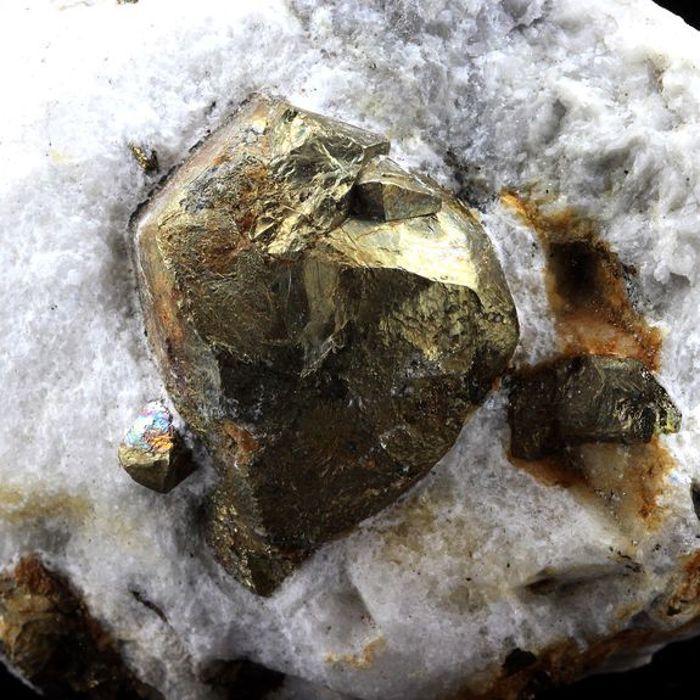 Pierres et Minéraux. Pyrite. 1795.5 ct. Trimouns Talc Mine, Ariège, France.