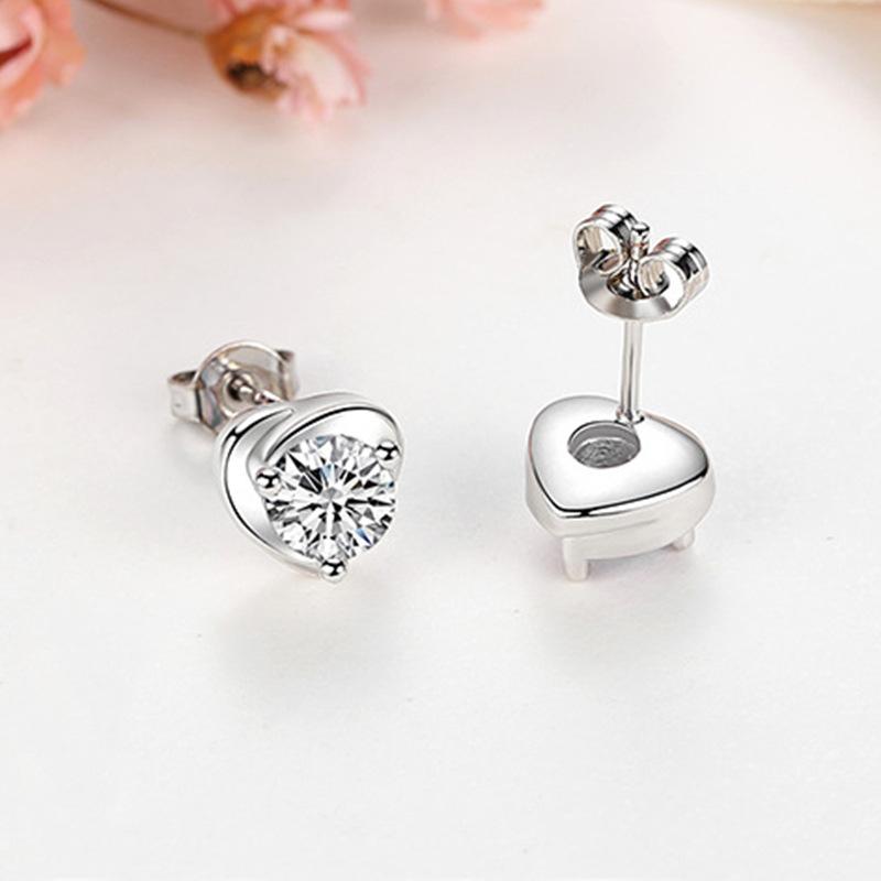 Heart-shaped Stud Earrings, Female Minimalist Temperament, Personalized Diamond-set Love Ear Jewelry, Cute Korean Version of Niche Design Accessories