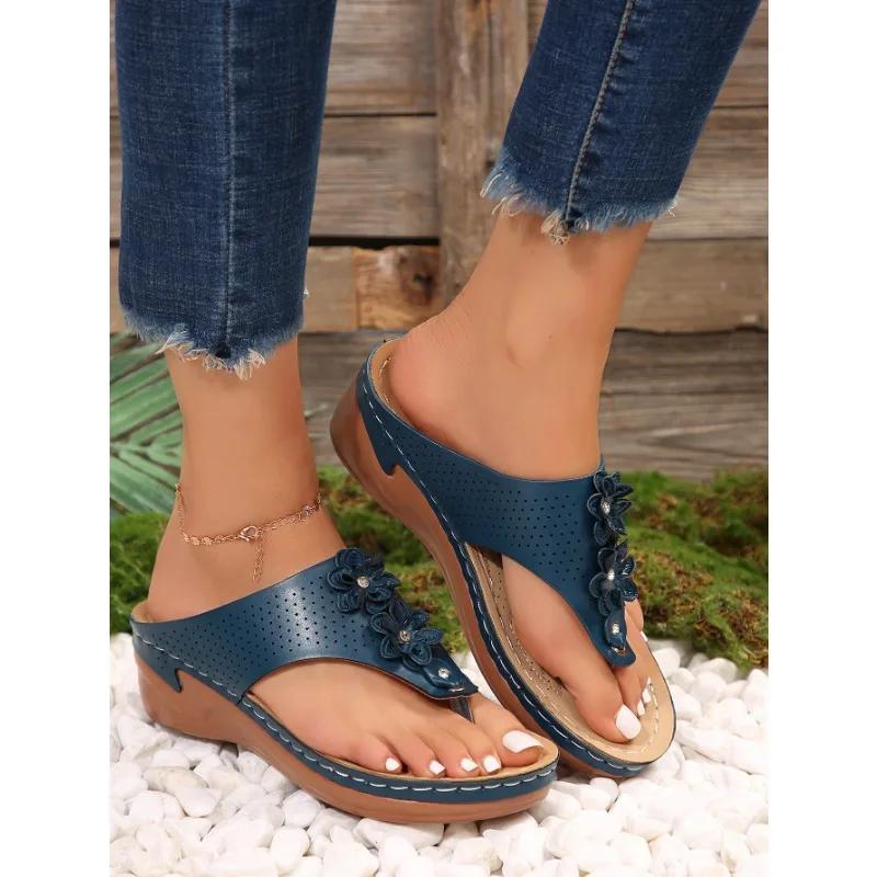 Женские сандалии в стиле бохо, летняя обувь, женские босоножки на каблуках, туфли на танкетке с цветами, сандалии, женские пляжные шлепанцы