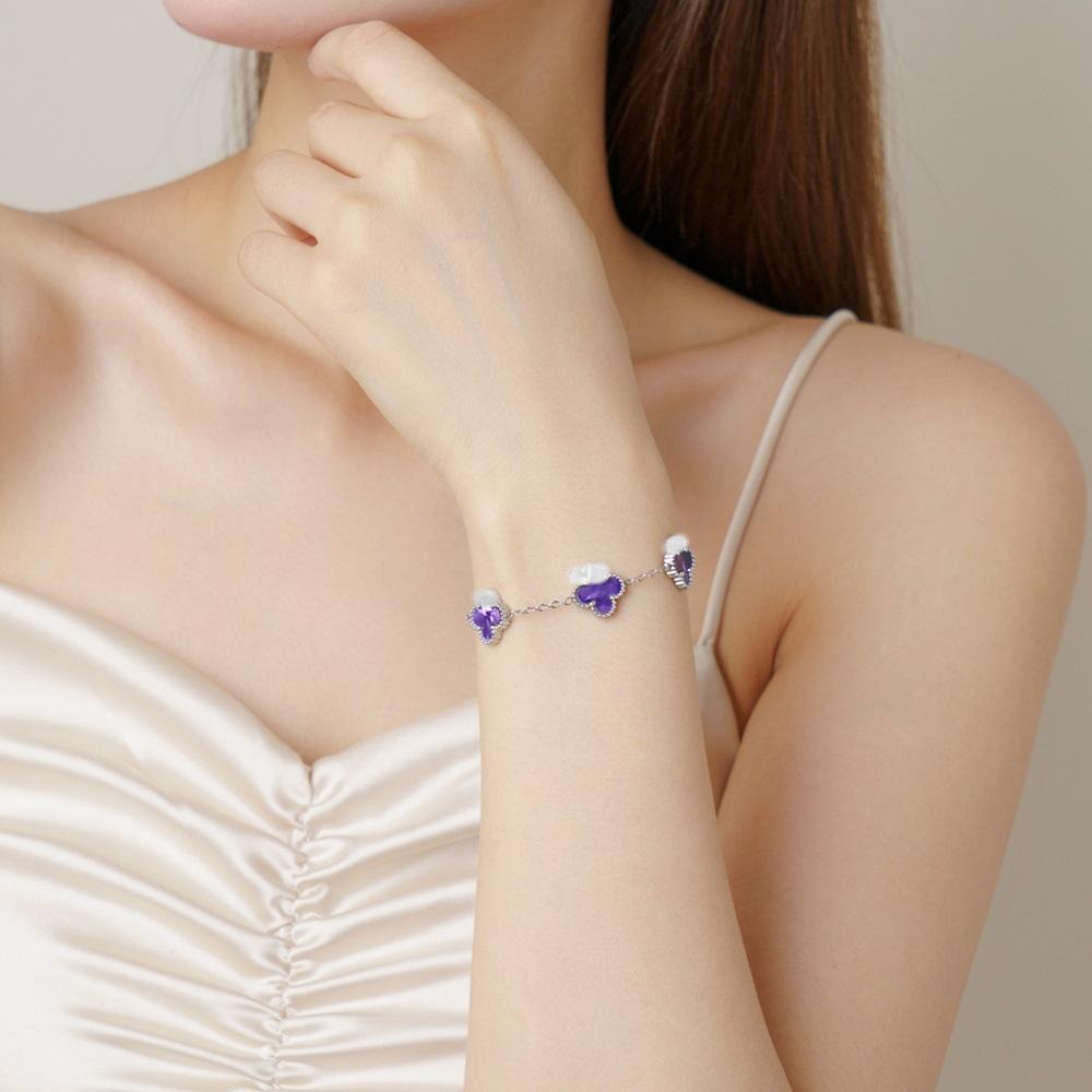 Браслет с градиентным четырехлистным клевером Роскошный и изысканный женский модный ювелирный аксессуар Уникальное и стильное украшение для руки