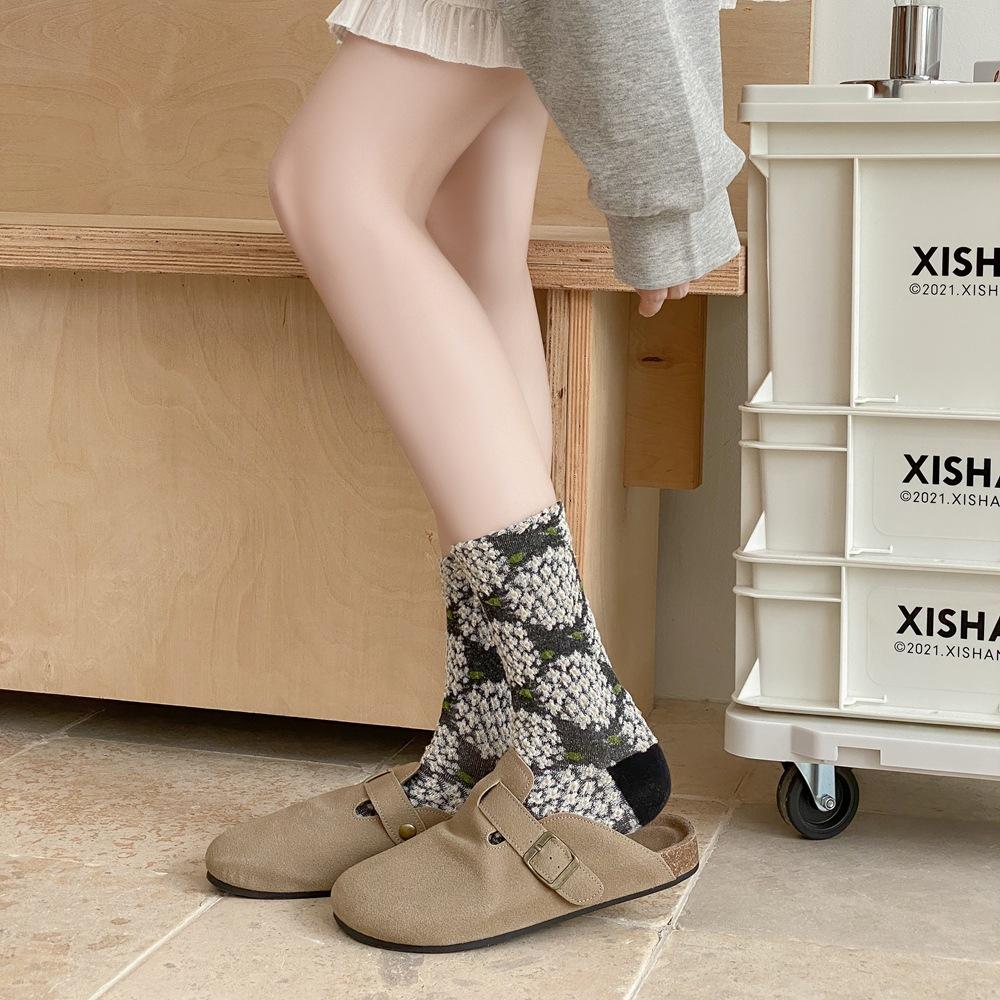 New Floral Socks In Autumn And Winter Japanese Retro Relief Series Tube Ladies Socks Harajuku Style Ins Fashion Pile Cotton Socks