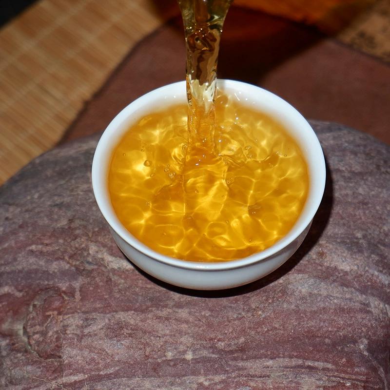 Premium Yunnan Tea Tree King Brown Raw Pu'er Tea Cake 357g