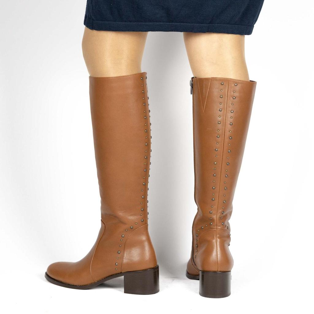 Женские сапоги из натуральной кожи на среднем каблуке до колена