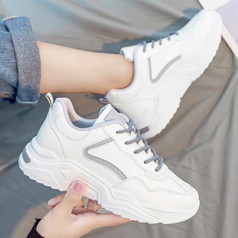 Мода 2025 Новые женские кроссовки на шнуровке Женская повседневная обувь Нескользящая Студенческая обувь для прогулок на открытом воздухе Удобная женская обувь Высокое качество