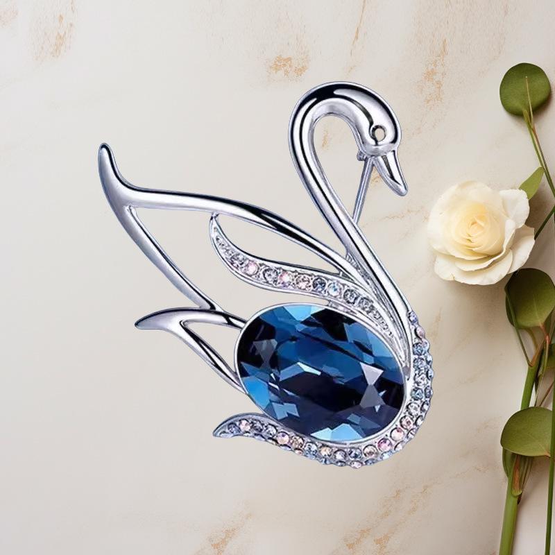 Swan Crystal Brooch: Elegant Women's Luxury Diamond Temperament Pin