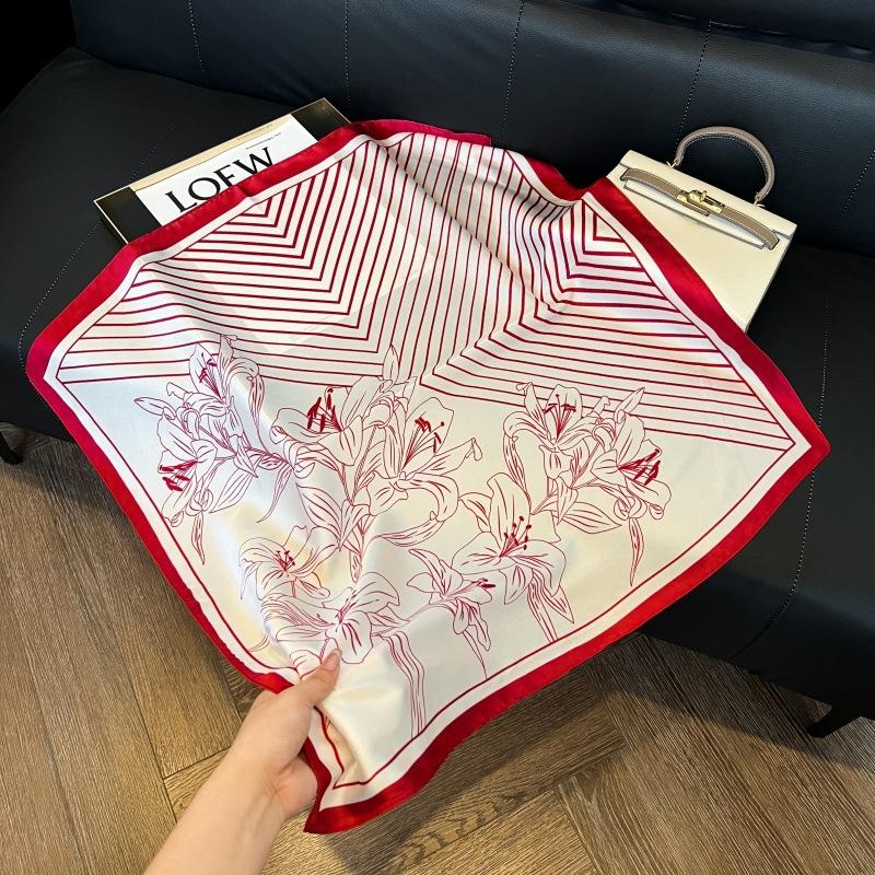 Spring and summer new Korean fashion sweet polka dot simulation silk small square scarf women's thin sunscreen silk scarf decorative small scarf
