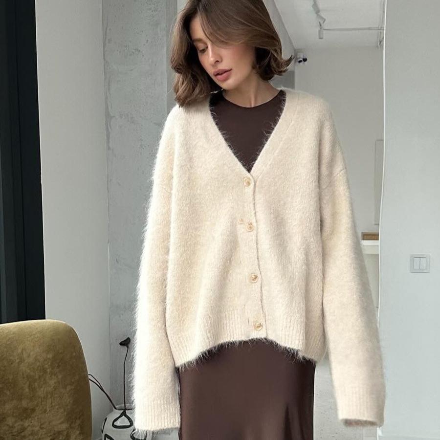 Women's Fuzzy Cardigan Sweater V Neck Long Sleeve Button Down Slouchy Furry Sweaters for Women Casual Loose Cardigan Sweaters Knitted Outwear Jackets