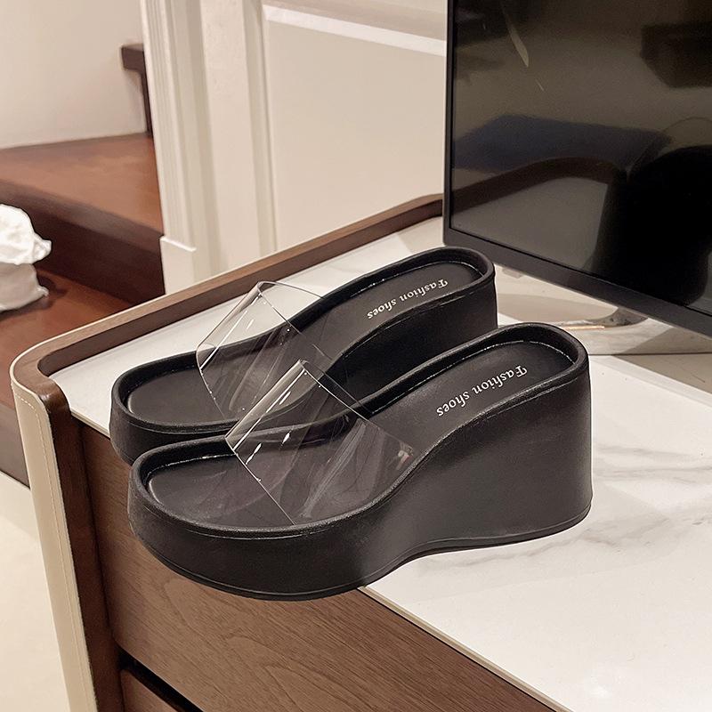 Мода 2025 Лето Новые Шлепанцы на Толстой Подошве и Высоком Каблуке для Женщин Модные Прозрачные Губчатые Универсальные Пляжные Шлепанцы Сандалии