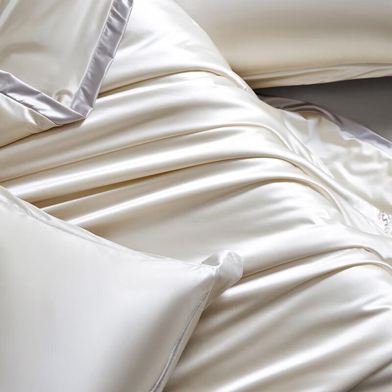 Muji Luxury Mulberry Silk Blend All-Season Quilt