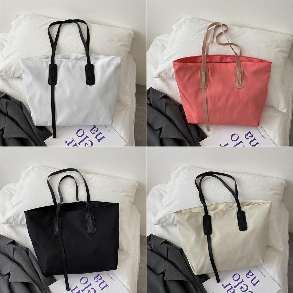 Large Womens Shoulder Bag Made Of Oxford Fabric With Zipper Closure For Casual Outings