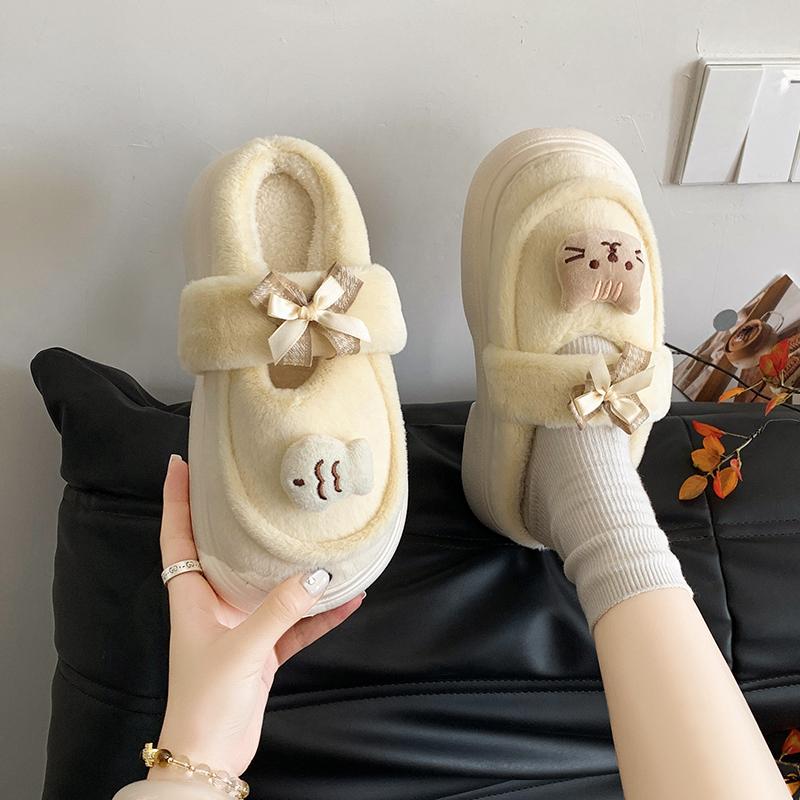 Модные милые мультяшные плюшевые украшения, домашние тапочки для женщин 2025, зимние милые тапочки с бантиком, теплые короткие плюшевые спальные тапочки