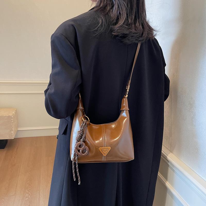 Premium Sense Niche Bag Women's Autumn and Winter Retro 2025 New Fashion Shoulder Messenger Bag Portable Dumpling Bag