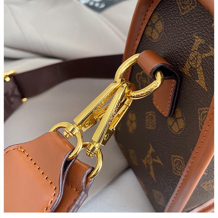 2025 Autumn Women's Retro Large Capacity Shoulder Bag with Wide Strap