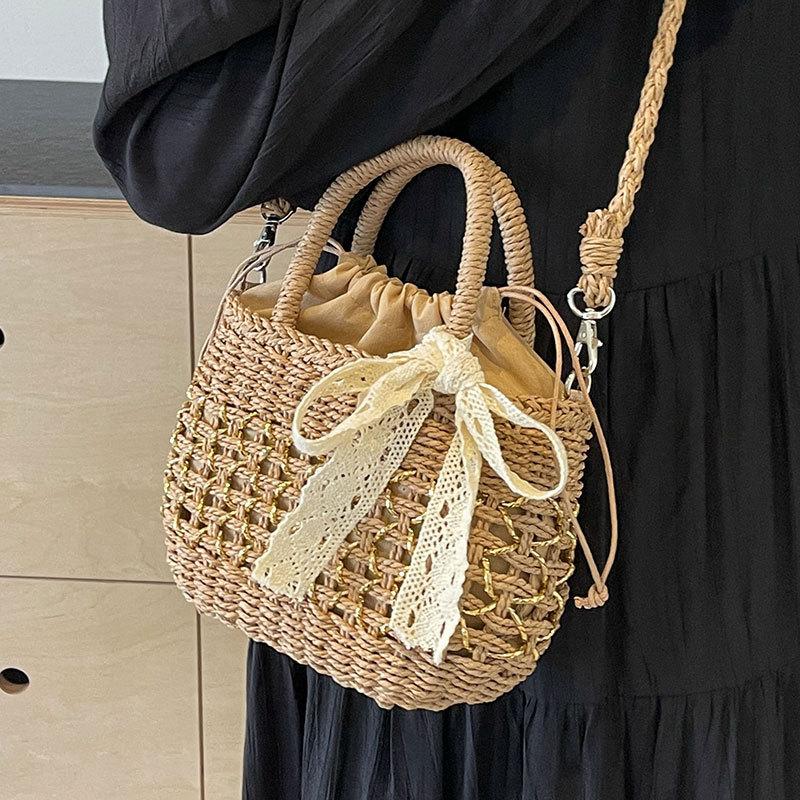 French literary and artistic small fresh Mori portable straw small bag 2025 new sweet holiday style fashion messenger bag