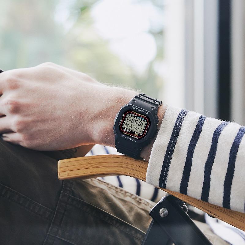 Casio Мужские кварцевые часы G-SHOCK на полимерном ремешке, водонепроницаемость 200 м, ударопрочность, будильник, DW-5600RL-1