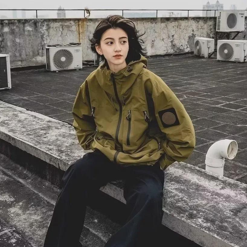 2024 Hip-Hop Outdoor Jacket: American-Style, Functional, All-Season, Casual Sportswear for Spring and Autumn.