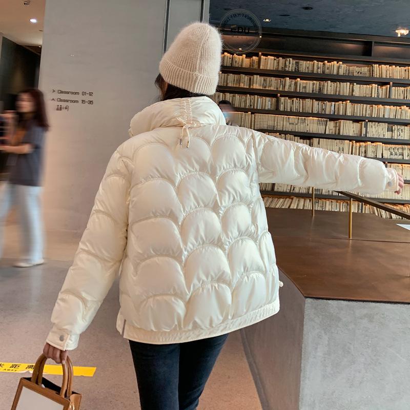 Яркая короткая куртка с хлопковым наполнителем женская корейская версия свободного кроя новая куртка с хлопковым наполнителем со стойкой воротником студенческая легкая зимняя куртка.