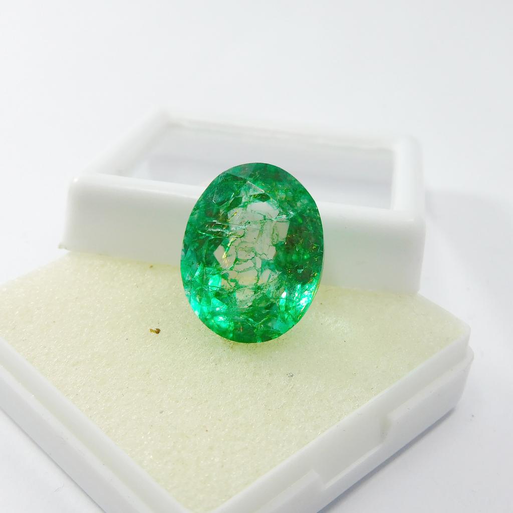 Natural Green Emerald Loose Gemstone Oval Cut 19.20 ct for Jewelry Making and Gem Collections