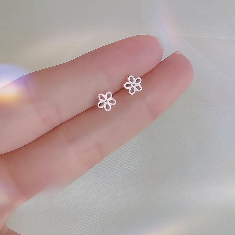 Корейская версия простых сережек-гвоздиков в виде цветка, мини-дизайн, маленькие серьги-цветки, которые не нужно снимать во время сна