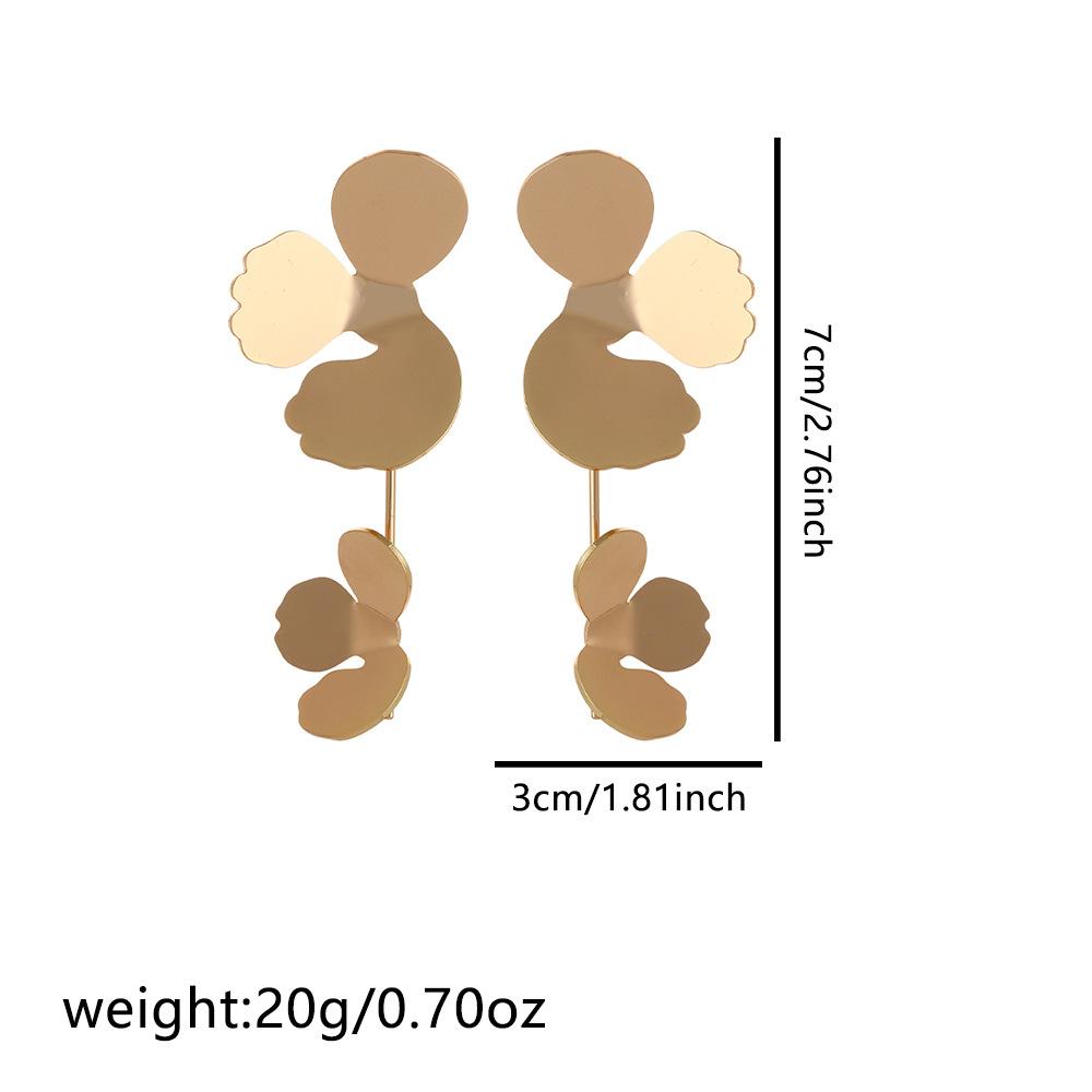 Уникальные металлические серьги-лепестки с эксклюзивным дизайном и индивидуальным стилем для женщин