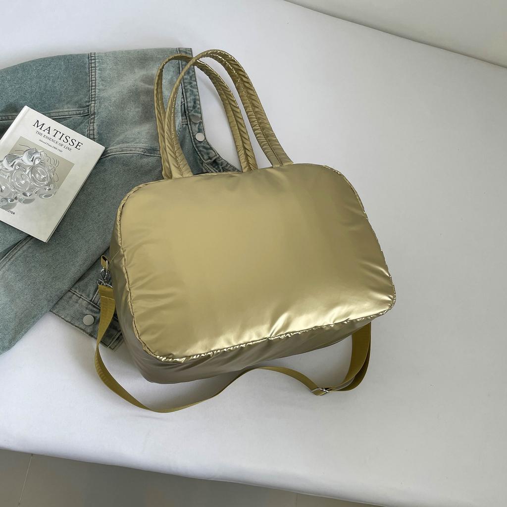 Yogodlns Стеганая однотонная мягкая дорожная сумка, портативная стильная вместительная женская сумка для спорта, работы и повседневного использования