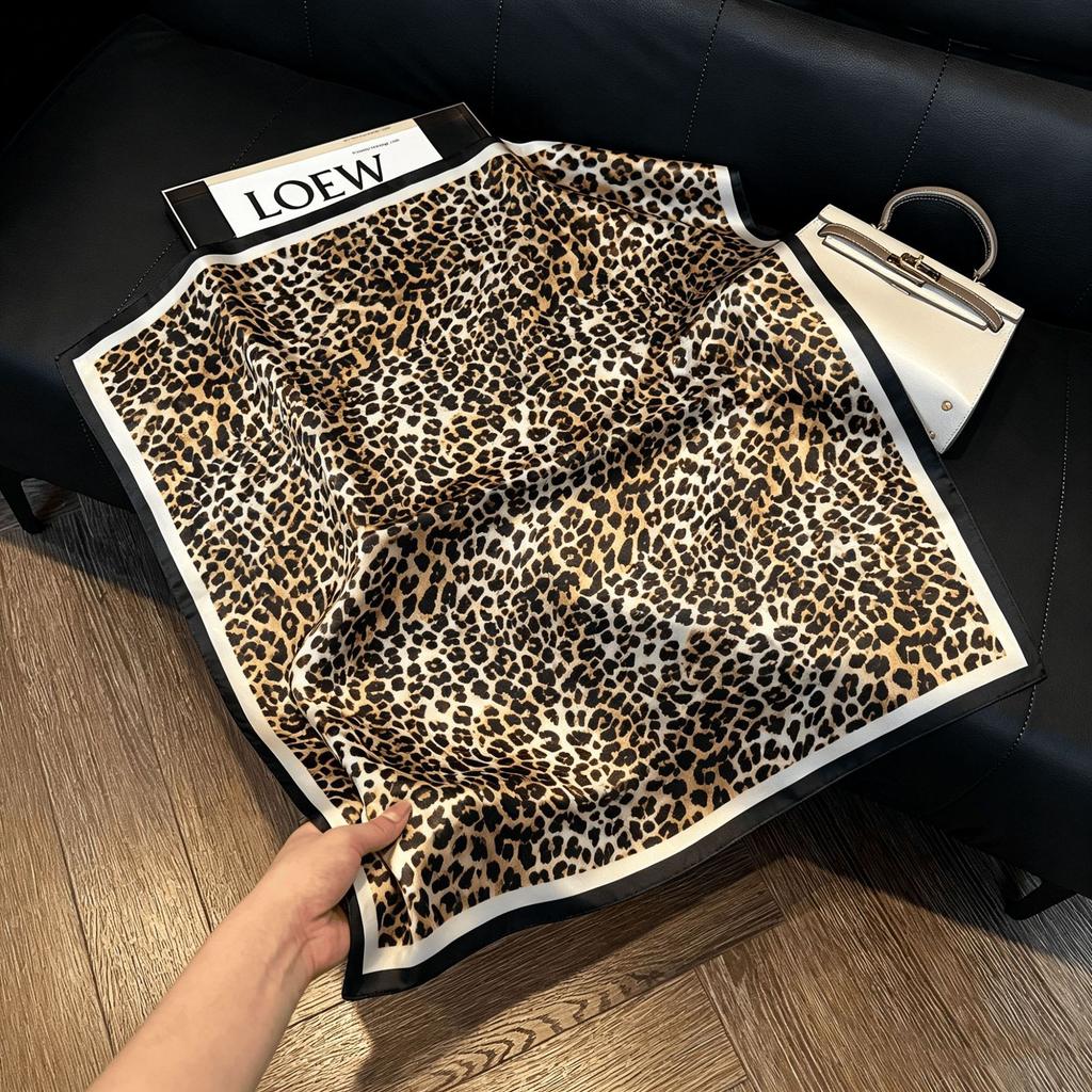 Lao Qian Feng Coffee Color Cashew Nut Silk Scarf Headscarf Versatile Neck Square Scarf Premium Sense Female Foreign Style Decorative Scarf Scarf
